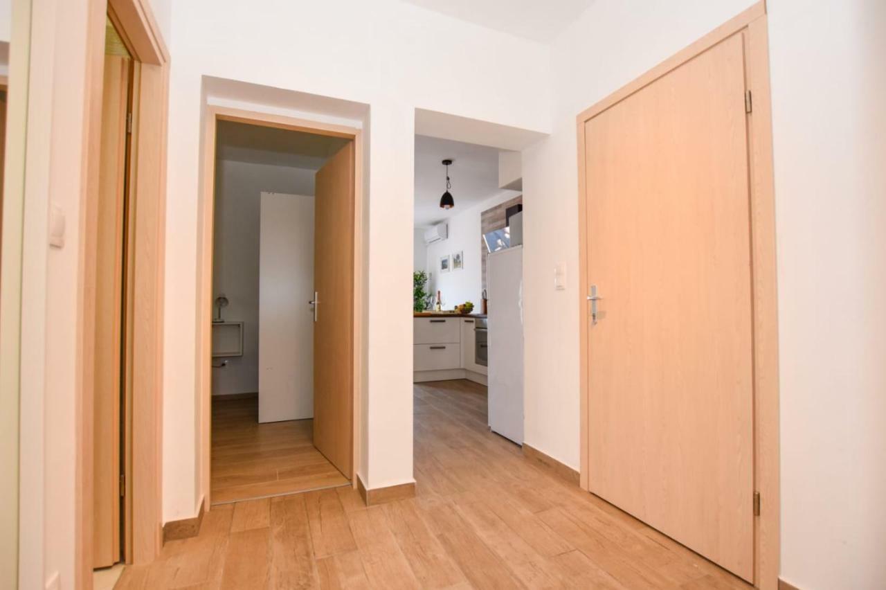 Apartments Milena 8 Mandre Exterior photo