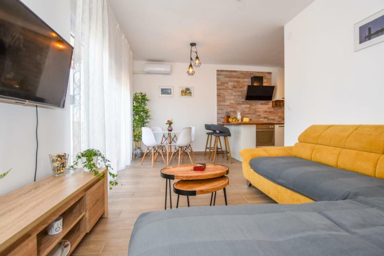 Apartments Milena 8 Mandre Exterior photo